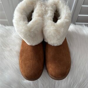 Like new White Mountain ankle boots